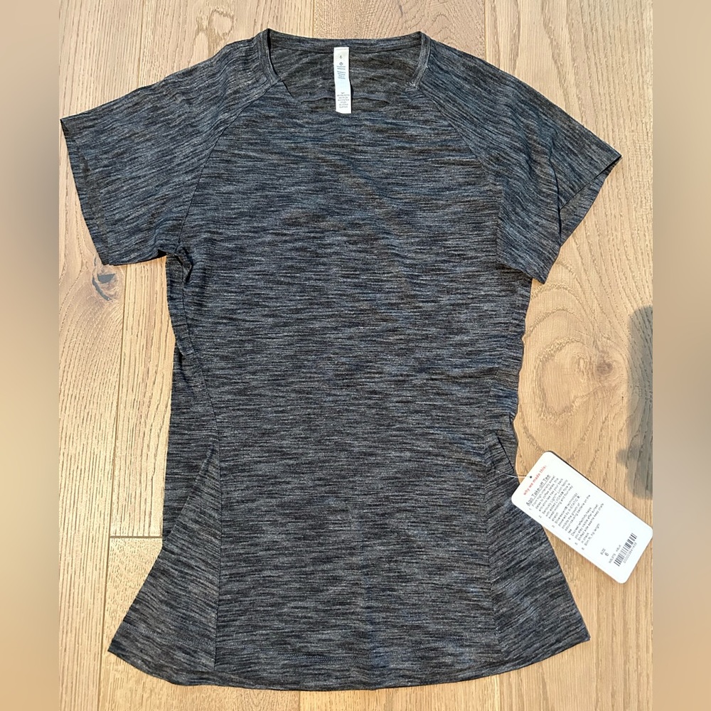 NWT LuluLemon Tee Women’s Size 6